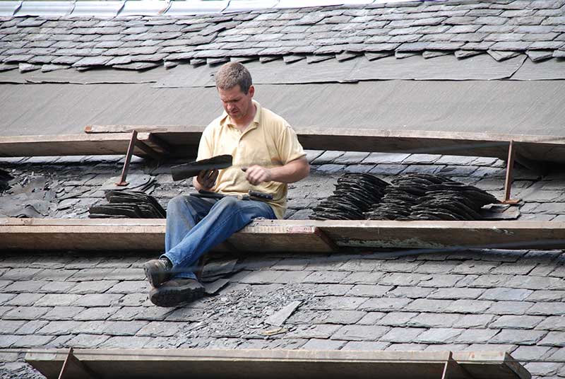 Why Is Hiring a Local Roofer a Good Idea?